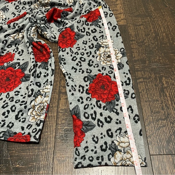 Grey & red floral print long sleeve top with leopard print background - Picture 7 of 8